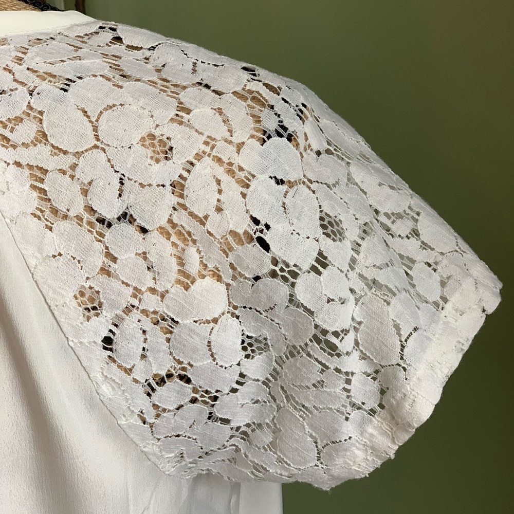 NWOT Old Navy Blouse with Lace Sleeves - Picture 3 of 6